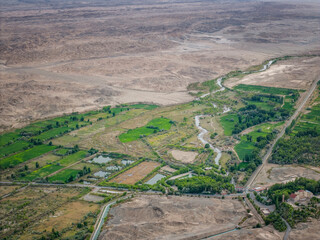 Naklejka premium Aerial view of an oasis in the desert