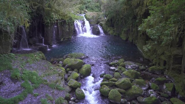 菊池渓谷の天狗滝と竜ヶ渕の風景