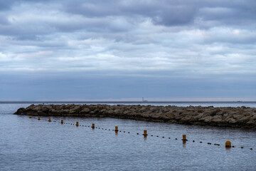 Bord de mer un jour d'automne nuageux