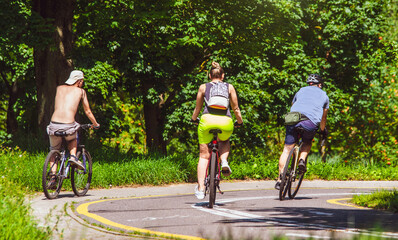 Naklejka premium Cyclists ride on the bike path in the city Park 
