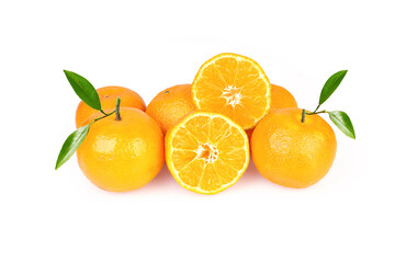 mandarines avec d&eacute;coupe sur fond blanc