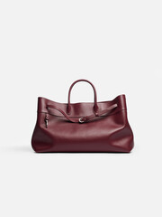 Naklejka premium Woman leather bag on a white background