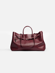 Naklejka premium Woman leather bag on a white background