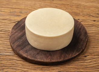 Meia cura cheese over a wooden board