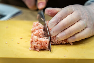 挽き肉を切る