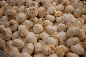 Czosnek na targu warzywnym