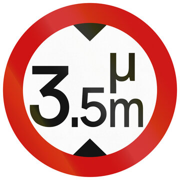 Road sign used in Greece - No vehicles having an overall height exceeding 3.5 meters