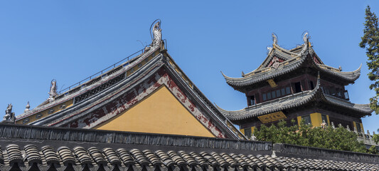 Fototapeta premium Traditional Chinese Temple with Ornate Curved Roofs and Decorative Architecture