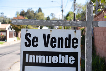 Fototapeta premium Home for Sale Sign