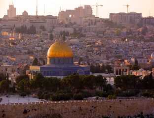 Fototapeta premium Temple Mount known as the the Noble Sanctuary of Jerusalem located in the Old City of Jerusalem, is one of the most important religious sites in the world. 