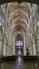 Naklejka premium Le chœur de la Cathédrale Saint-Pierre-et-Saint-Paul de Troyes vu depuis le bout de la nef (Champagne, France)