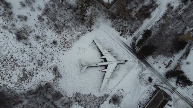 Drone footage of Tu-95 bomber in winter.