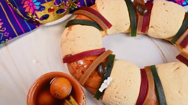 Mexican King's cake (rosca de reyes) celebrations and traditions