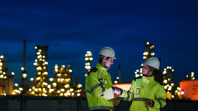 Energy professionals ensure continuous 24/7 operations at a refinery. The team uses digital technology to monitor sustainable production during the night shift. - Powered by Adobe