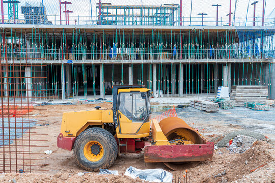 Construcci&oacute;n de edificio desde cimientos 2026, obra en progreso, estructura en desarrollo,
Building construction from foundation 2026, work in progress, developing structure,
Geb&auml;udebau vom Fundament 