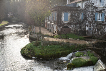 Obraz premium Buildings small vineyard on the Dronne River, Brantome, Brantome-en-Perigord, France