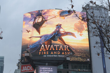 Obraz premium animation film promotion (Avatar Fire and Ash) on a digital billboard at Sankofa Square, Toronto