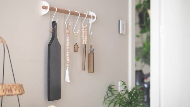 Home decor ideas with hanging items in a simple style