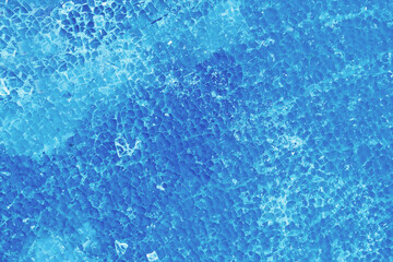 Obraz premium Old, blue, damaged safety plexiglass with glass shards.