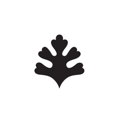 Obraz premium Black Leaf Silhouette with Very Deep Palm-Like Lobes on an Isolated White Background