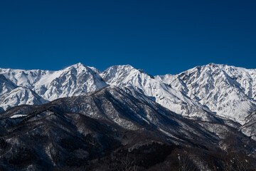 初冬の北アルプス快晴の空　長野県白馬村 © RATM