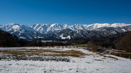 初冬の北アルプス快晴の空　長野県白馬村 © RATM