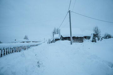 Obraz premium Russian village has a lot of snow in winter