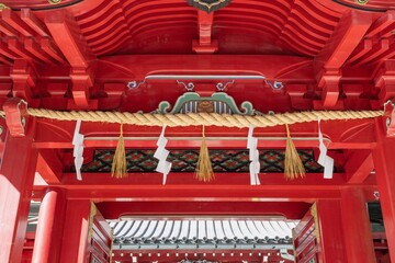 Fototapeta premium August 29, 2023. Hankone, Kanagawa, Japan. A rope tied across the entrance of Hakone Shrine called the shimenawa.