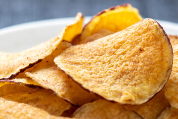 さつまいもチップスのアップ。