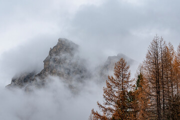 Brouillard sur les Dolomites