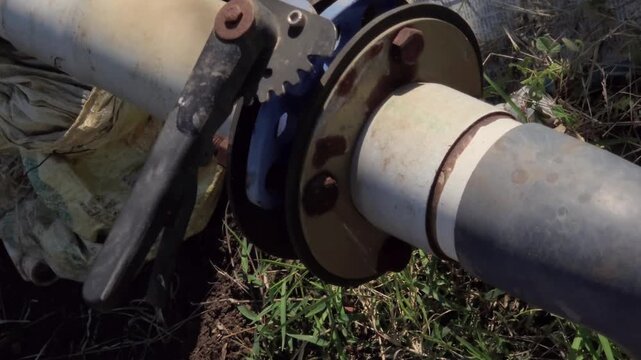 A agricultural irrigation pipeline uses a cam-lock lever mechanism and flanges for quick connection, enabling efficient water management, conserving resources, boosting productivity, and maintenance.