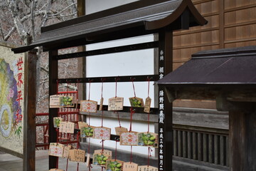 願いと希望を象徴する日本の絵馬（神社）