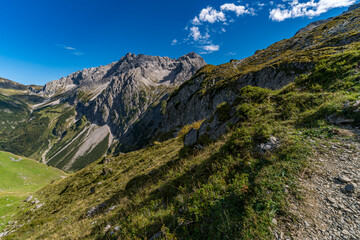 Fototapeta premium Majestic Mutterwangsjoch Summit Trail Amidst Austrias Stunning Great Walser Valley Scenery