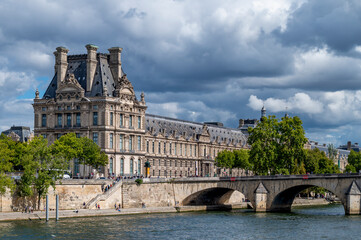 Mus&eacute;e du Louvre &agrave; Paris