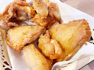 ジューシーで柔らかいフライドチキン