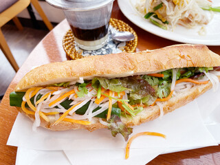 バインミー ベトナム料理のサンドイッチ