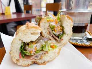 バインミー ベトナム料理のサンドイッチ