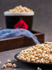 Popcorn, a delicious snack, translates to "Fu"