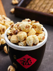 Popcorn, a delicious snack, translates to "Fu"