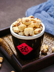 Popcorn, a delicious snack, translates to "Fu"