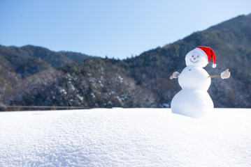 雪山と雪だるま