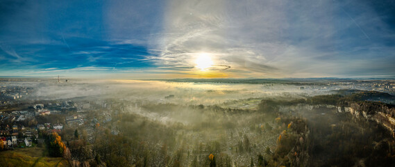 Krak&oacute;w we mgle, poranne mgły, widok z drona Grudzień 2025r