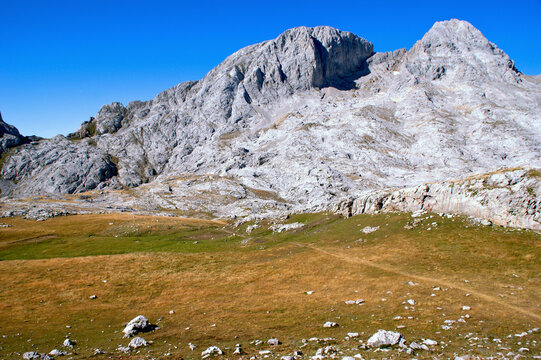 Vega de Liordes: A Hiker's Paradise in Picos de Europa, Spain