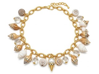 Obraz premium Gold charm bracelet with shells and crystals