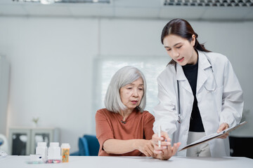 Fototapeta premium Doctor discussing treatment plan with senior patient