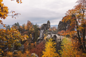 Felsenbr&uuml;cke Bastei in der S&auml;chsischen Schweiz im Herbst