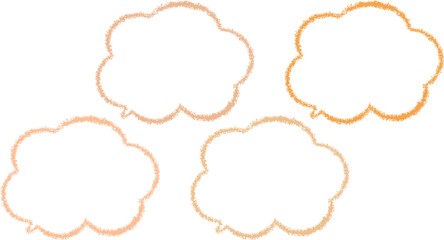 Fototapeta premium 少しずつ異なった色の雲の形をした吹き出しセット。オレンジ色、黄色、１枚に４色ある吹き出し。クレヨンで描いたようなふきだし。