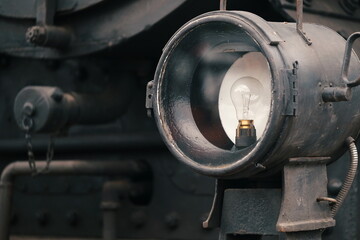 Lampe an einer alten, historischen Dampflokomotive