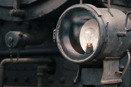 Lampe an einer alten, historischen Dampflokomotive