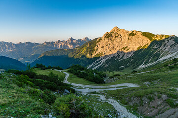 Naklejka premium Serene Mountain Hike Through Tannheimer Valleys Stunning Three-Lake Scenic Paradise